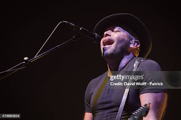 Mark Gardener from Ride performs at L'Olympia on May 27, 2015 in Paris, France.