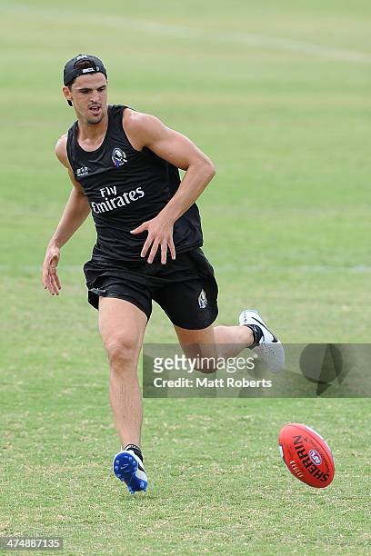 Scott Pendlebury competes for the ball during a Collingwood Magpies AFL training session at the Southport Football Club on February 26, 2014 on the...