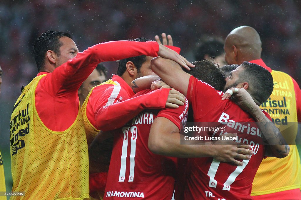 Internacional v Independiente Santa Fe - Copa Bridgestone Libertadores 2015 Quarter-Finals