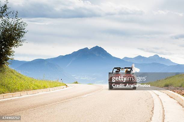 fahrt in ein cabriolet - landschaft rot stock-fotos und bilder