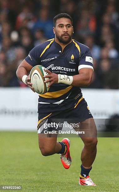 Cooper Vuna of Worcester runs with the ball during the Greene King IPA Championship Final 2nd leg match between Worcester Warriors and Bristol at...