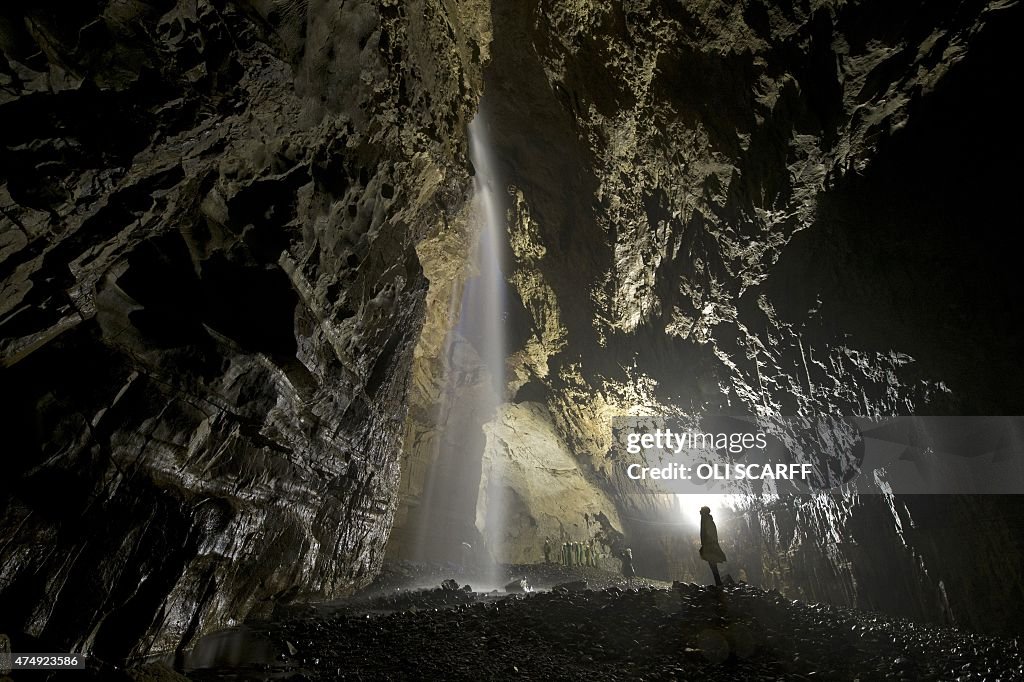 BRITAIN-LIFESTYLE-CAVING