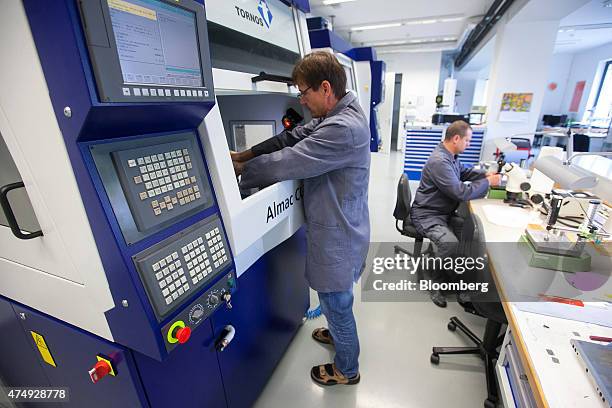 Machine Cu 1007 R 34 Glasshuette Stock Photos, High-Res Pictures, and Images - Getty Images