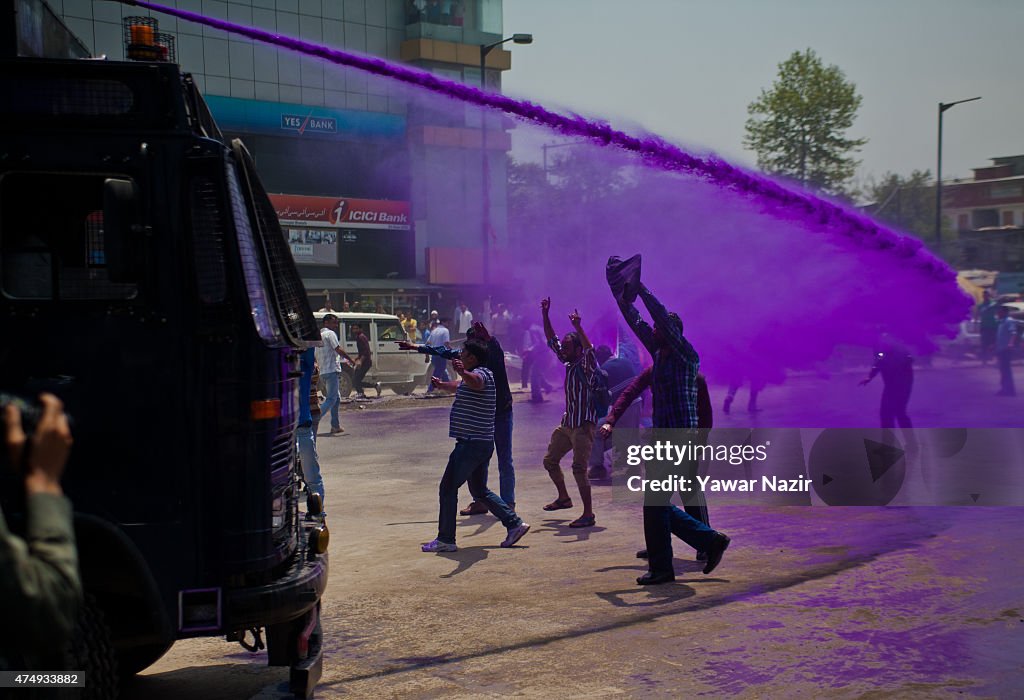 Indian Police Used Chemical Dyed Purple Water To Disperse Kashmir Employees