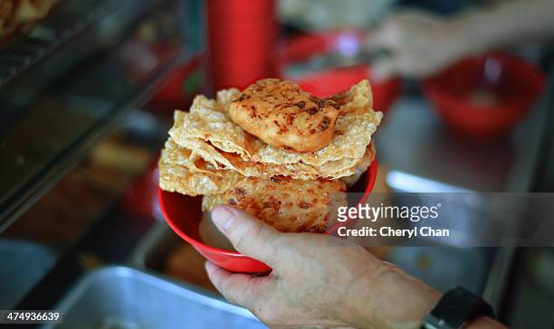 deep-fried turnip cake and deep-fried tofu skin - nata de soja fotografías e imágenes de stock