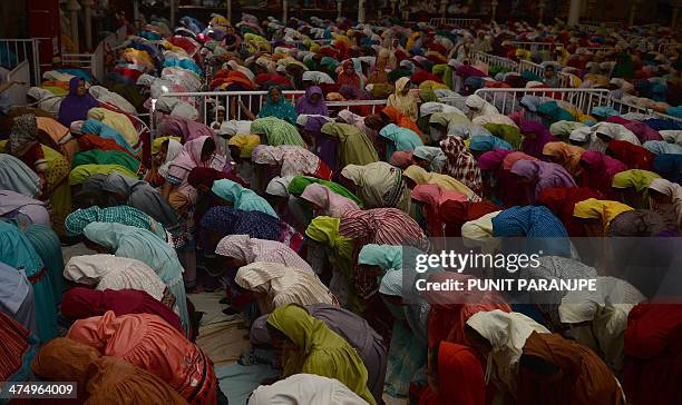 Indian Bohra Muslim women pray following a speech by their new spiritual leader Syedna Mufaddal Saifuddin at a mosque in Mumbai on February 26, 2014....