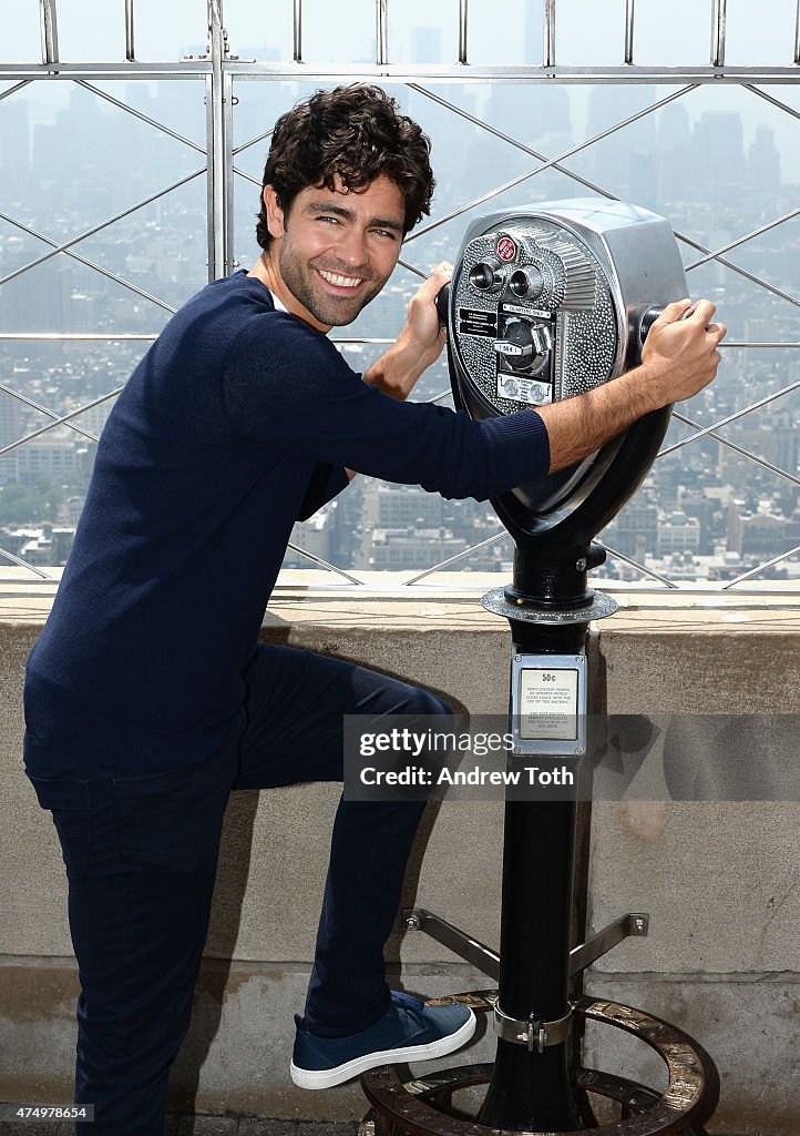 Adrian Grenier Visits The Empire State Building
