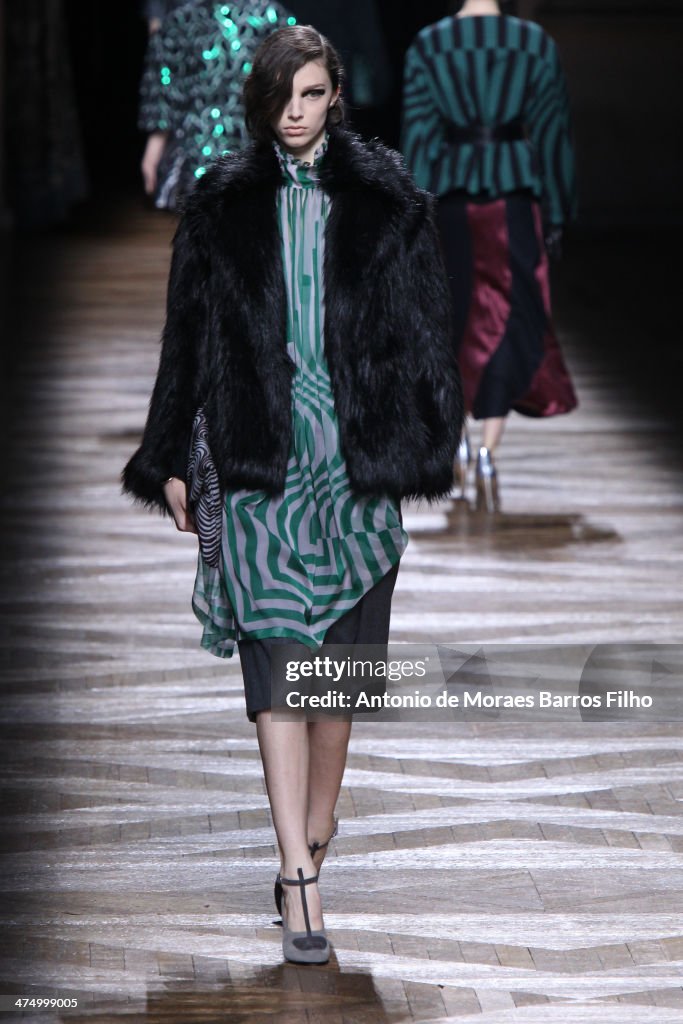 Dries Van Noten : Runway - Paris Fashion Week Womenswear Fall/Winter 2014-2015