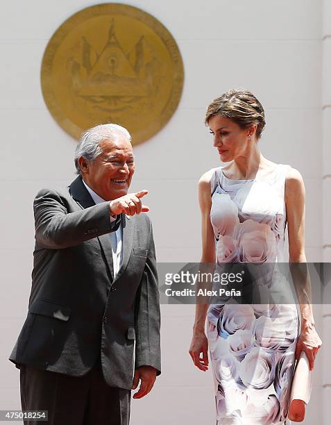 Queen Letizia of Spain and Salvador Sanchez Ceren President of El Salvador talk during an official welcome ceremony at Presidential Palace during...
