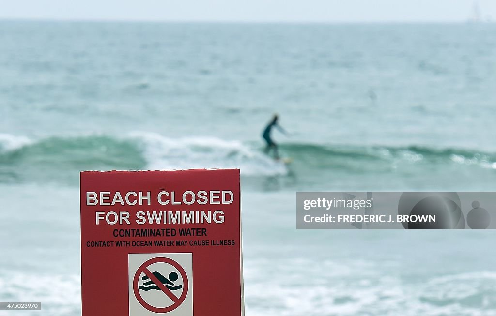 US-ENVIRONMENT-OIL-CALIFORNIA-BEACH