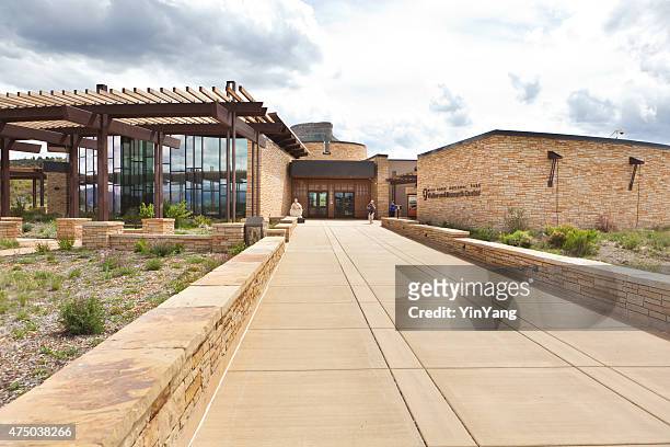 parco nazionale di mesa verde centro visitatori ingresso, colorado - pueblo villaggio indigeno foto e immagini stock