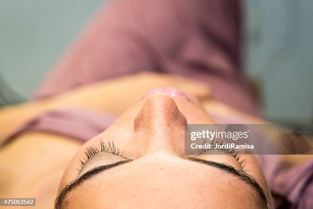 beautiful make-up close-up - schoonheidsspecialist natuur stockfoto's en -beelden