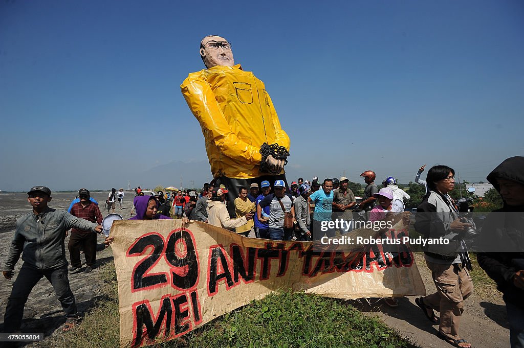 Lapindo Mudflow Victims Stage Protest In Porong