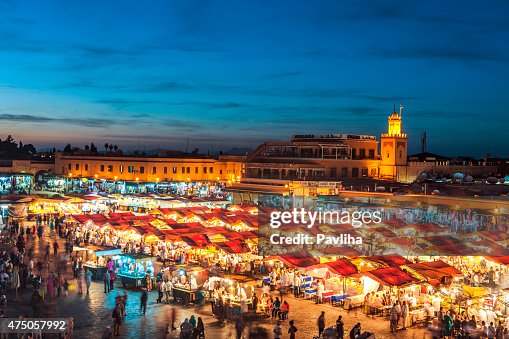 イブニング Djemaa El Fna 正方形、クトゥビアモスク、マラケシュ、モロッコ イブニング Djemaa El Fna 正方形、クトゥビアモスク、マラケシュ、モロッコ