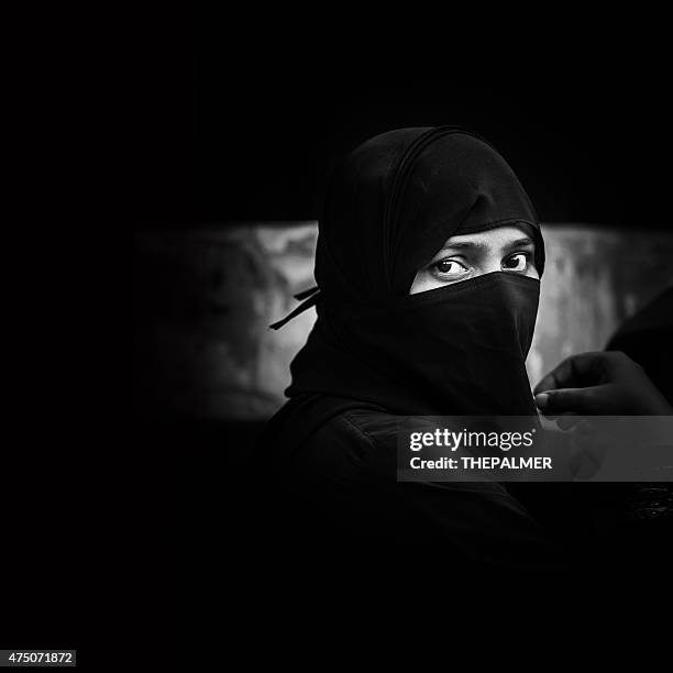 indian muslim woman - niqab stockfoto's en -beelden