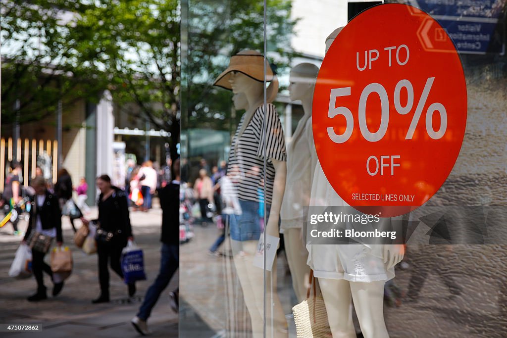 Retail Sales As UK Consumers Feel The Benefits Of Deflation