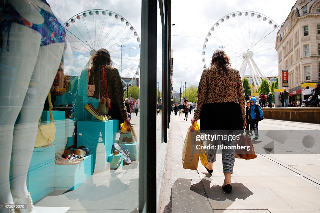 Retail Sales As UK Consumers Feel The Benefits Of Deflation