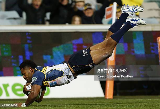 Henry Speight of the Brumbies scores a try during the round 16 Super Rugby match between the Brumbies and the Bulls at GIO Stadium on May 29, 2015 in...