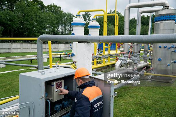 Baseman Gas Service 70 Reading Gas Meter Stock Photos, High-Res Pictures, and Images ...