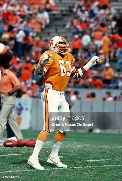 Lee Roy Selmon of the Tampa Bay Buccaneers warms up prior to playing an NFL football game against the Pittsburgh Steelers November 9, 1980 at Tampa...