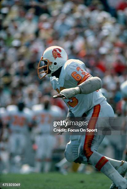 Lee Roy Selmon of the Tampa Bay Buccaneers in action against the Buffalo Bills during an NFL football game September 26, 1976 at Tampa Stadium in...