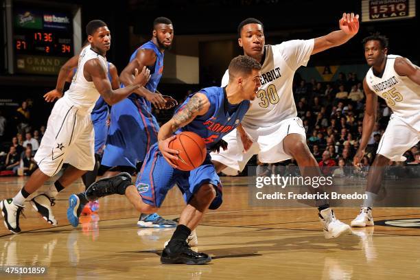 Scottie Wilbekin of the Florida Gators plays against the Vanderbilt Commodores at Memorial Gym on February 25, 2014 in Nashville, Tennessee.