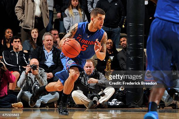 Scottie Wilbekin of the Florida Gators plays against the Vanderbilt Commodores at Memorial Gym on February 25, 2014 in Nashville, Tennessee.