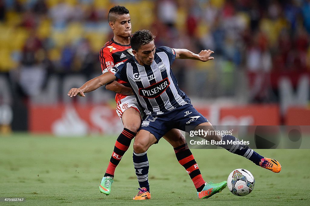Flamengo v Emelec - Copa Bridgestone Libertadores 2014