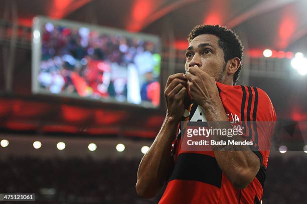 Hernane of Flamengo celebrates a scored against of Emelec during a match between Flamengo and Emelec as part of Copa Bridgestone Libertadores 2014 at...