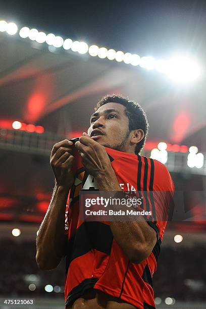 Hernane of Flamengo celebrates a scored against of Emelec during a match between Flamengo and Emelec as part of Copa Bridgestone Libertadores 2014 at...