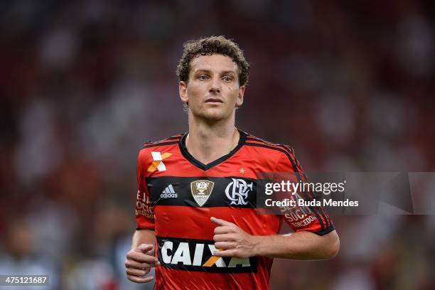 Elano of Flamengo looks on during a match between Flamengo and Emelec as part of Copa Bridgestone Libertadores 2014 at Maracana Stadium on February...