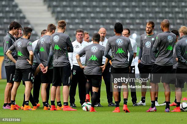 Head coach of VfL Wolfsburg Dieter Hecking talks to his team prior to the DFB Cup Final 2015 training session at Olympiastadion on May 29, 2015 in...