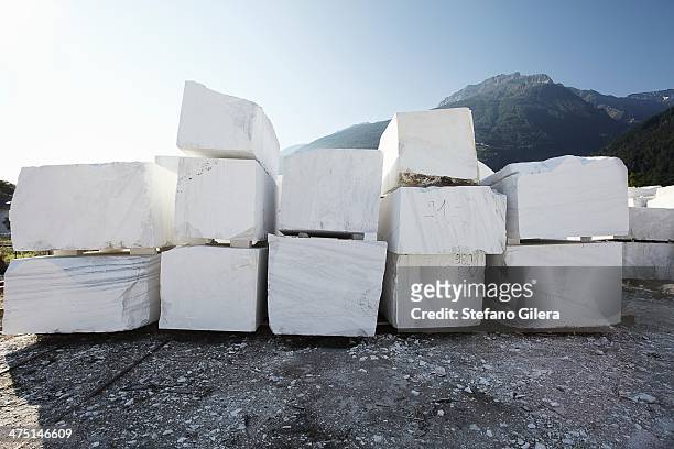 blocks of marble from quarry - stone slab stock pictures, royalty-free photos & images