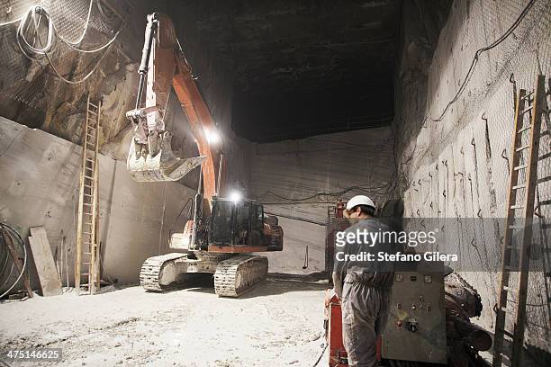 worker and excavator in a marble quarry - mining machinery bildbanksfoton och bilder