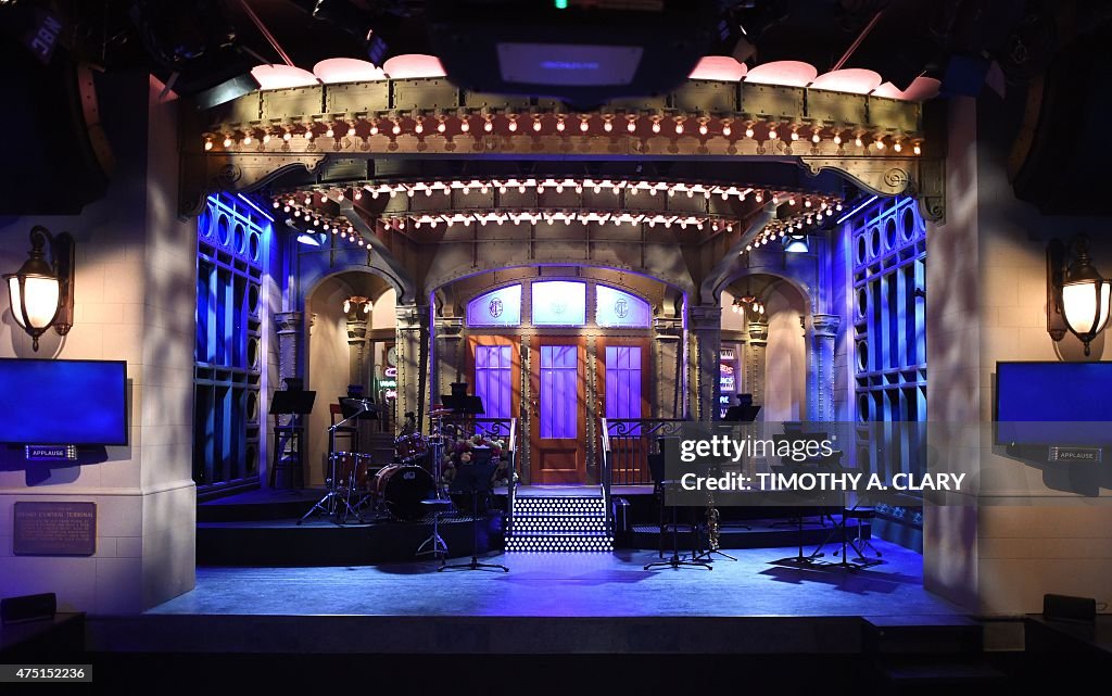 US-ENTERTAINMENT-SNL EXHIBIT