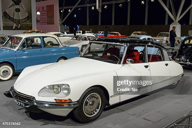 citroen ds classic luxury car - citroën ds stock pictures, royalty-free photos & images