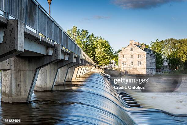 historische stätte von ile des moulins terrebonne lanaudiere, quebec, kanada - wasserkraft stock-fotos und bilder