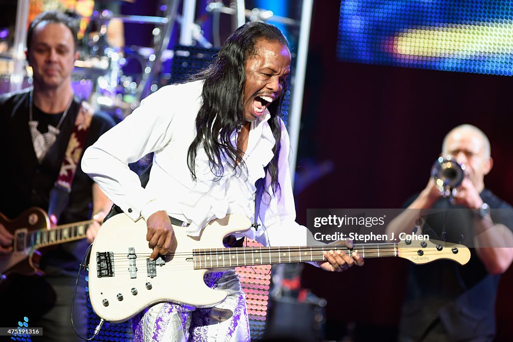 Earth, Wind And Fire In Concert - Louisville, KY