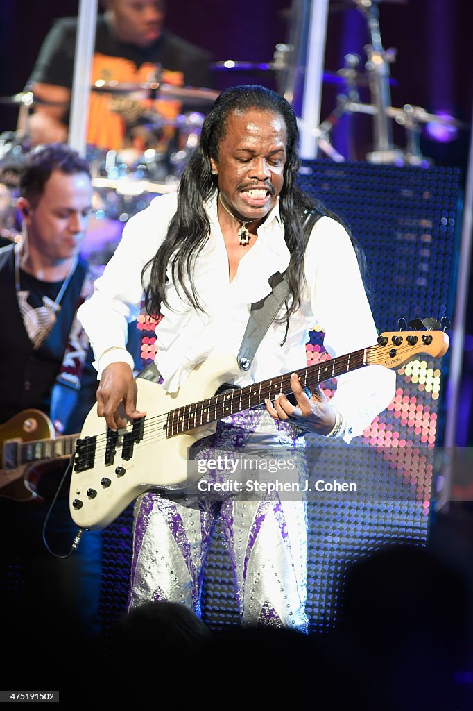 Earth, Wind And Fire In Concert - Louisville, KY