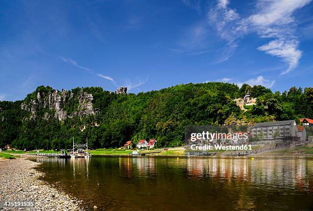 germany, saxony, rathen, reaction ferry and castle altrathen at river elbe - castle altrathen stock pictures, royalty-free photos & images