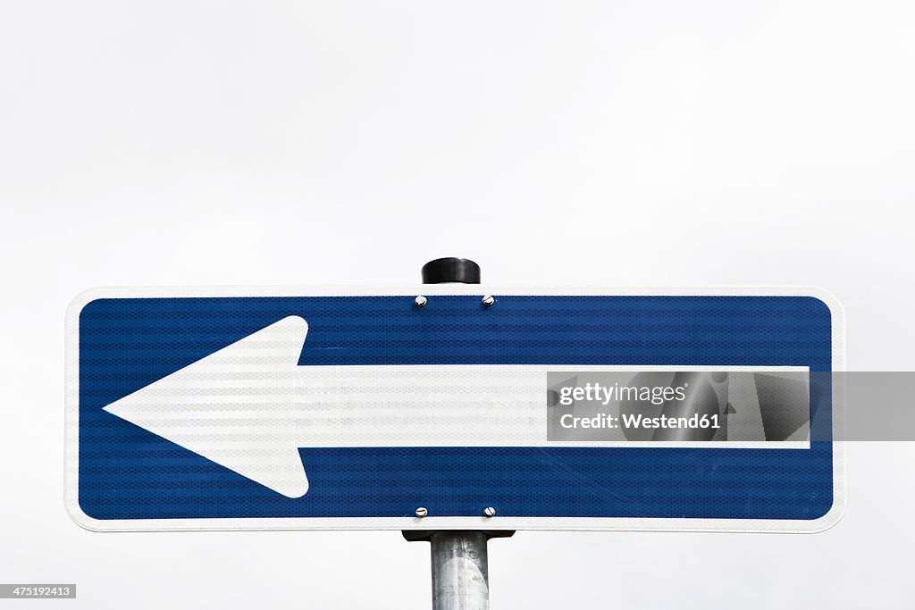 Traffic sign with arrow