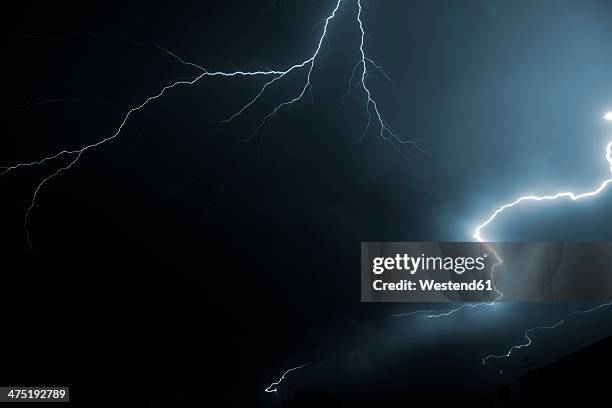 germany, offenbach, lightning at night - gewitterblitz stock-fotos und bilder