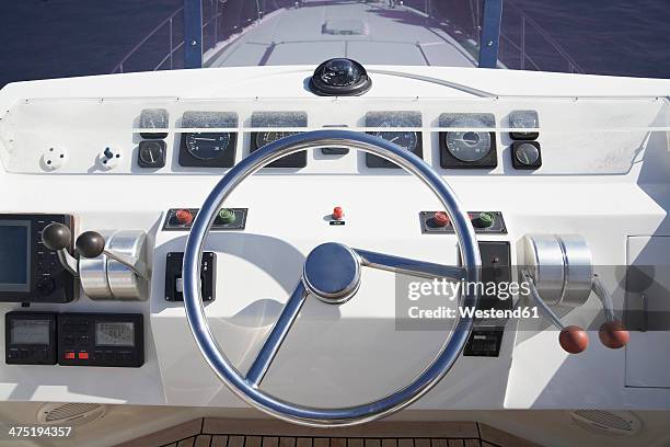 italy, sardinia, steering wheel of luxury yacht - levier de contrôle photos et images de collection