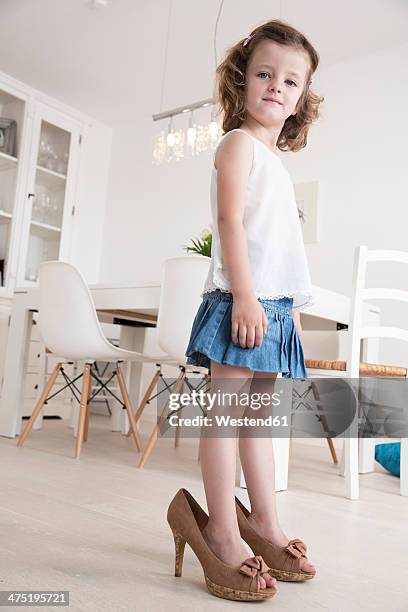 little girl with the high heels of her mother - girls high heels stock-fotos und bilder