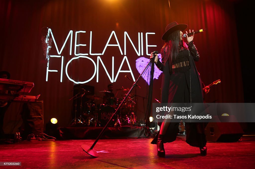 Verizon Brings The Finale Of The "Big Pay Off" To Chicago Celebrating Consumers With A Special Exclusive Performance By Melanie Fiona And Expert Entertainment Panel