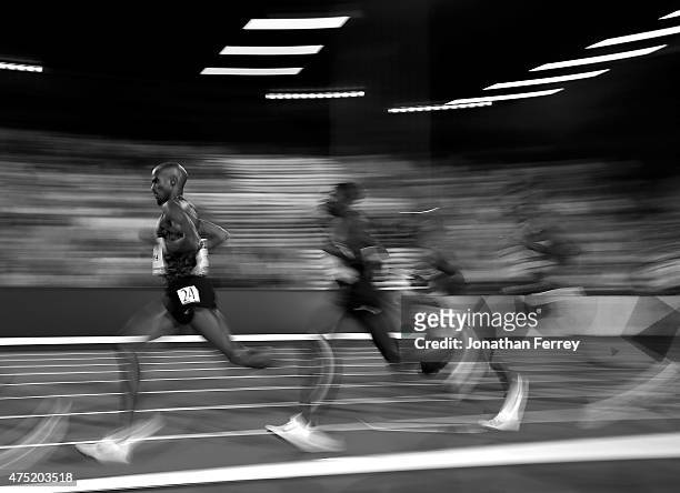 Mo Farah of Great Britain runs during the 10,000m during Day 1 of the IAAF Diamond League Prefontaine Classic at Hayward Field on May 29, 2015 in...