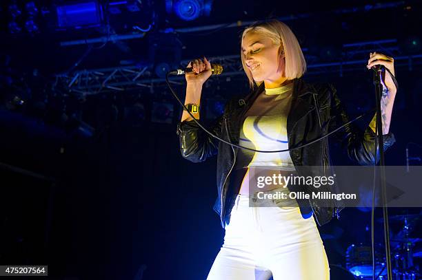 Ind Singer Indiana Singer Photos and Premium High Res Pictures - Getty Images