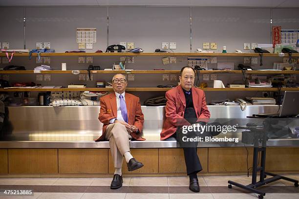 Traders sit on the side of the trading hall of the Chinese Gold and Silver Exchange Society in Hong Kong, China, on Wednesday, Feb. 26, 2014. Gold...