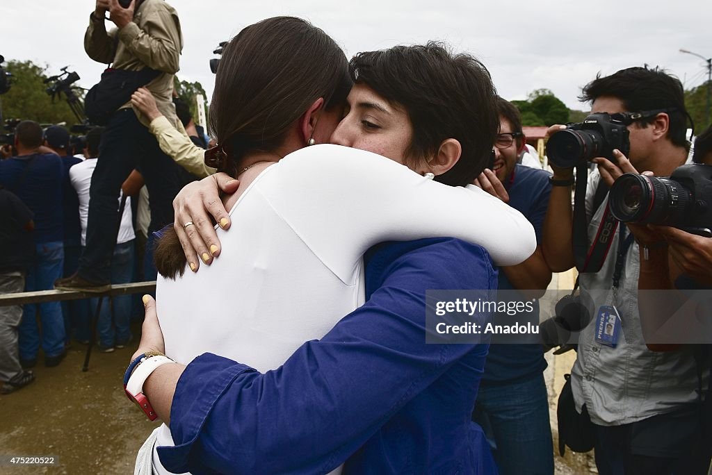 Lilian Tintori tries to visit Venezuelan opposition leader Leopoldo Lopez