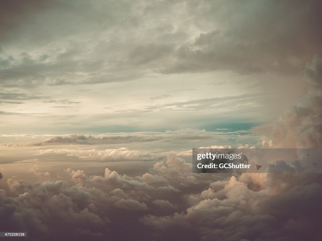 ドラマチックな雲、太陽